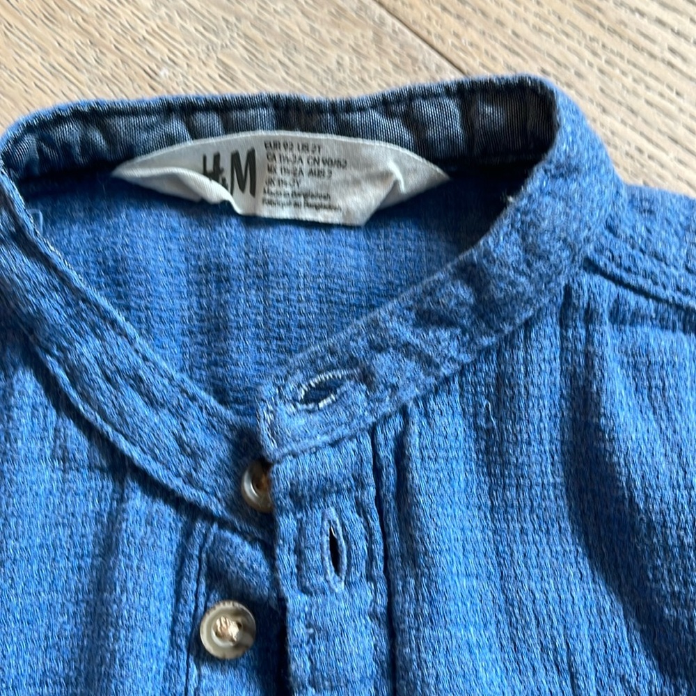 H&M blue button down - Picture 2 of 3